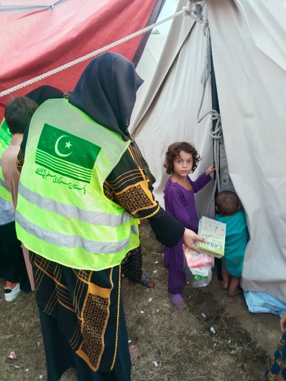 مرکزی مسلم لیگ کی کارکنان بہنیں بیٹیاں بھی خدمت کے فریضے سے پیچھے نہیں ہیں